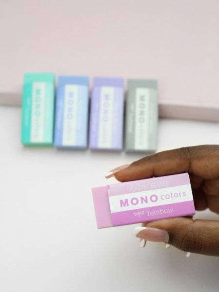 Tombow Guma MONO colors, modrá, samostatné balení v průhledné fólii