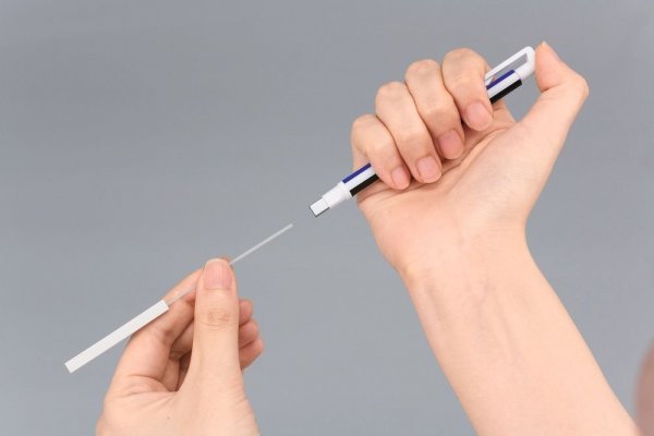 Tombow Gumovací tužka Mono Zero, 2,5 mm x 5 mm, modrá/bílá/černá