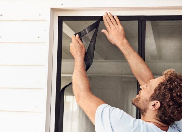 tesa® Magnetická síť do dveří proti hmyzu XL, 1,20 m x 2,40 m, antracitová